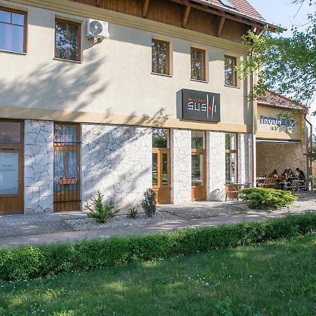 Forras Apartman Eger Bagian luar foto