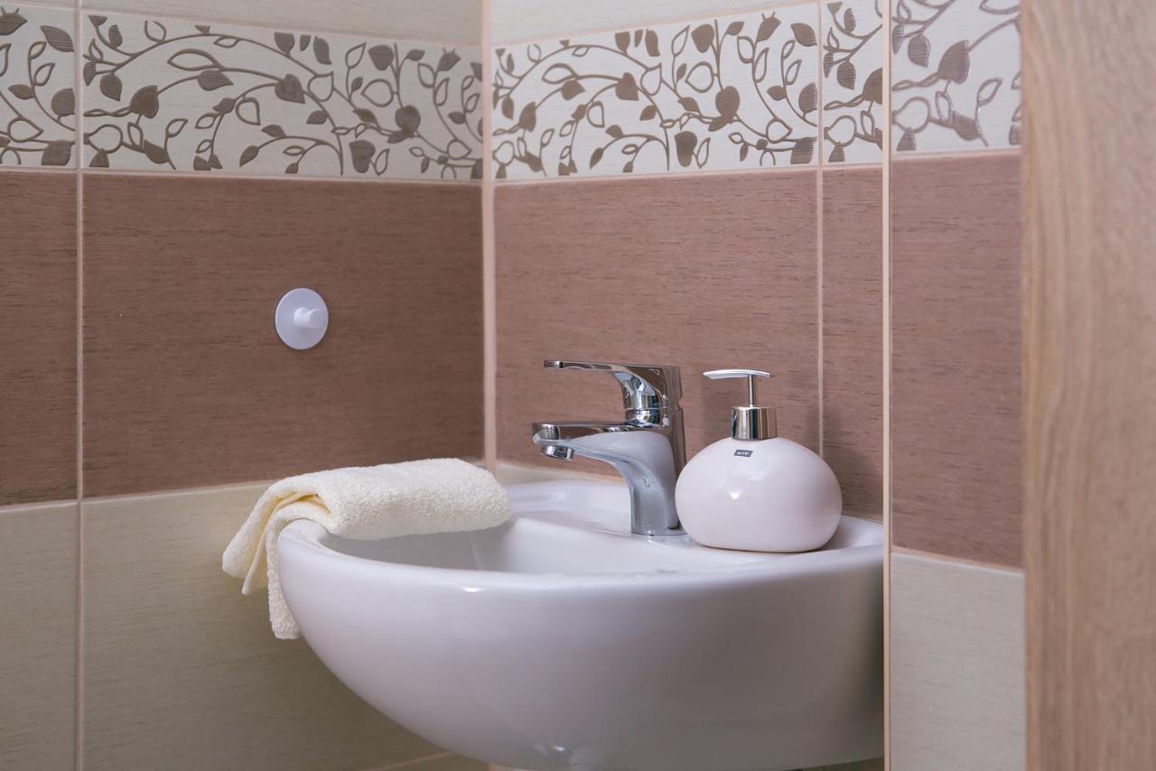 Forras Apartman Eger Bagian luar foto